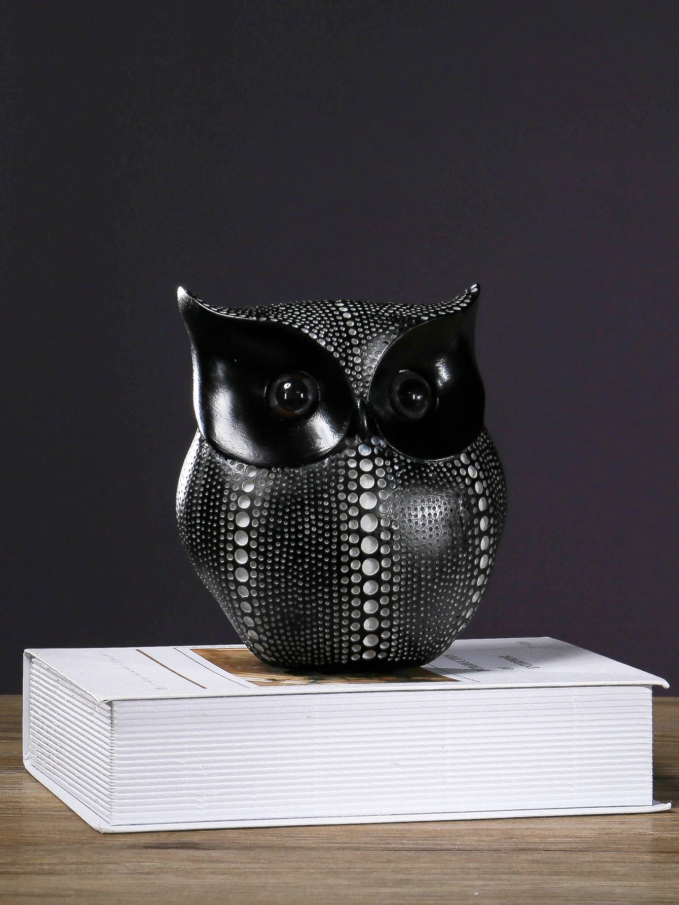 Escultura Búho de resina para decoración