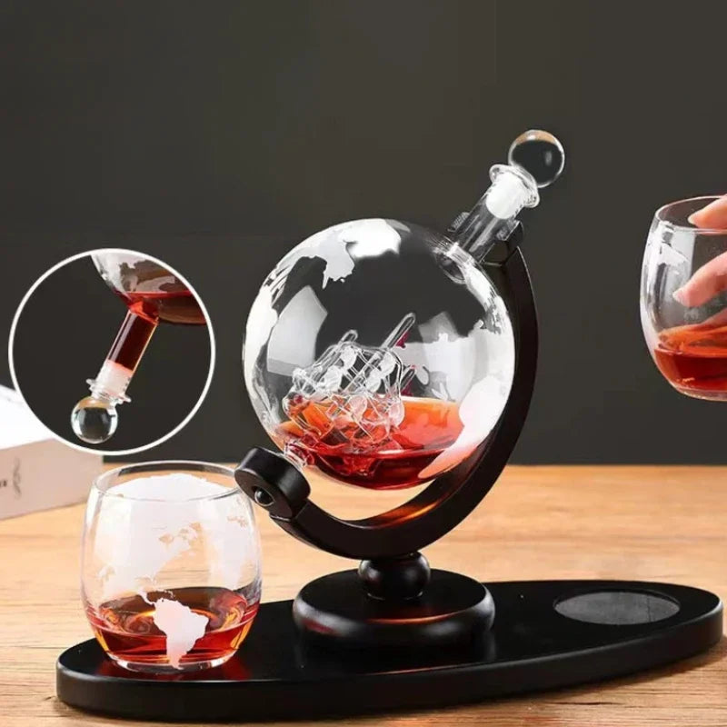 Decanter globo para whisky con base de madera