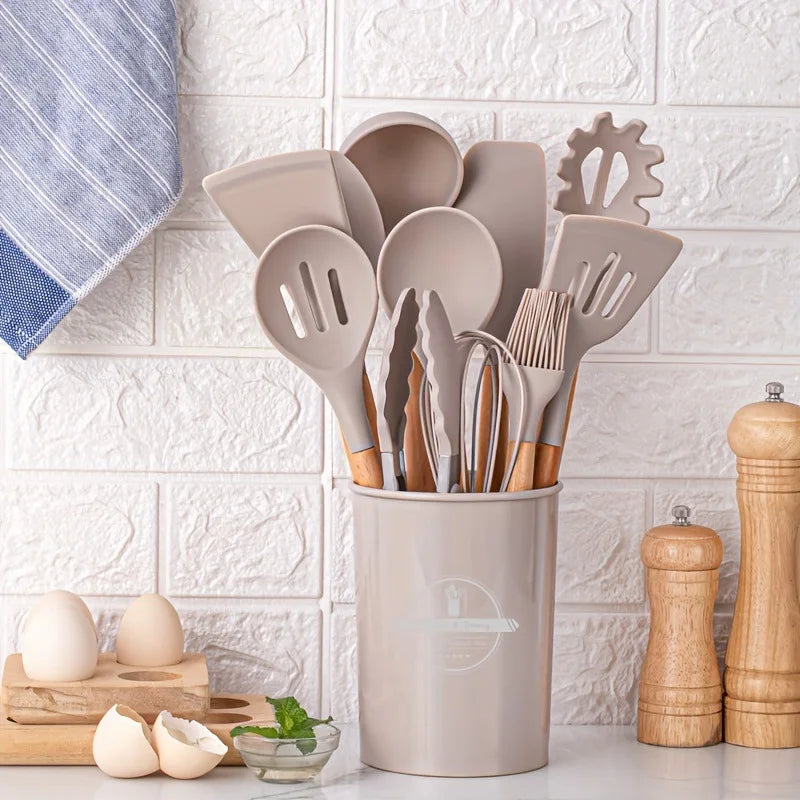 Set de 12 Utensilios de Cocina de Silicona y Mango Madera