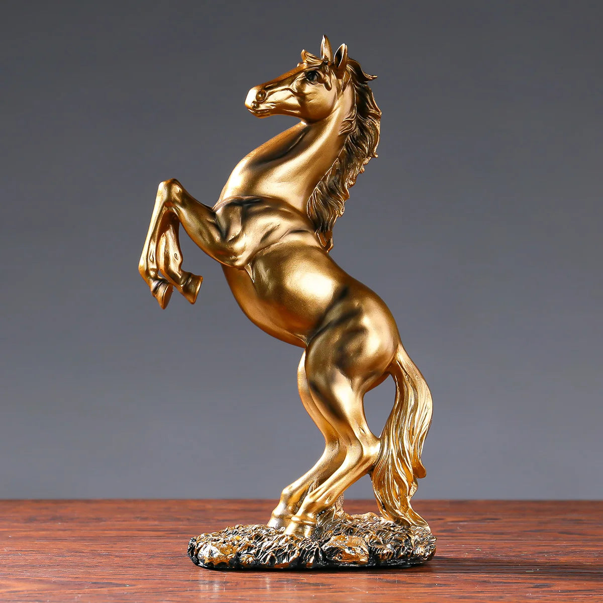 Escultura caballo de la victoria en resina