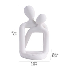 Escultura pareja abrazada porta celular