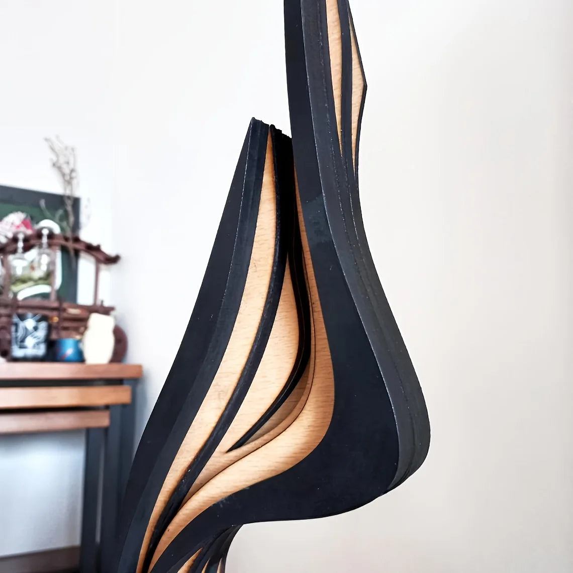 Escultura abstracta de madera minimalista