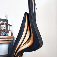 Escultura abstracta de madera minimalista